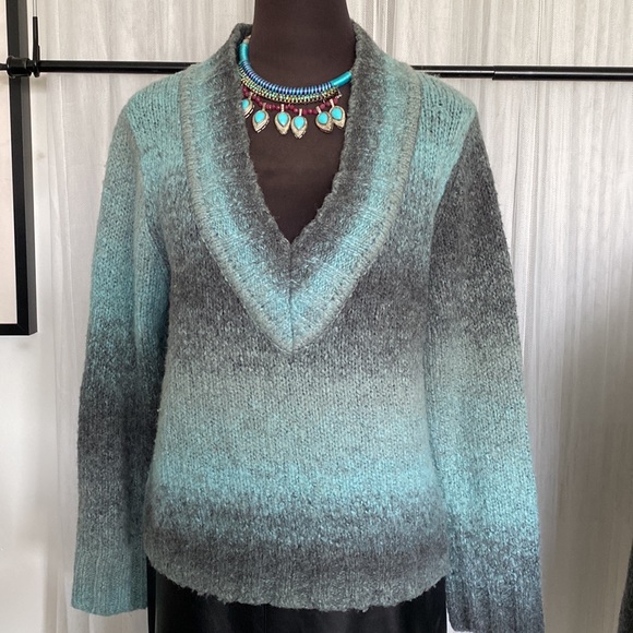 Woolrich women’s v-neckline knit slouchy ombré turquoise/grey sweater Size M - Picture 4 of 17